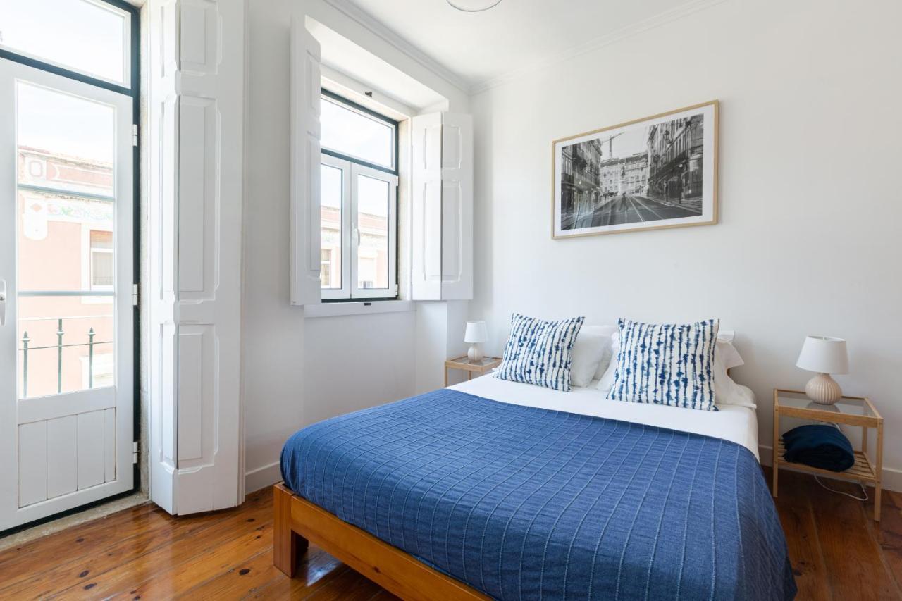 White & Blue Vintage Home In Graca Lisbon Exterior photo
