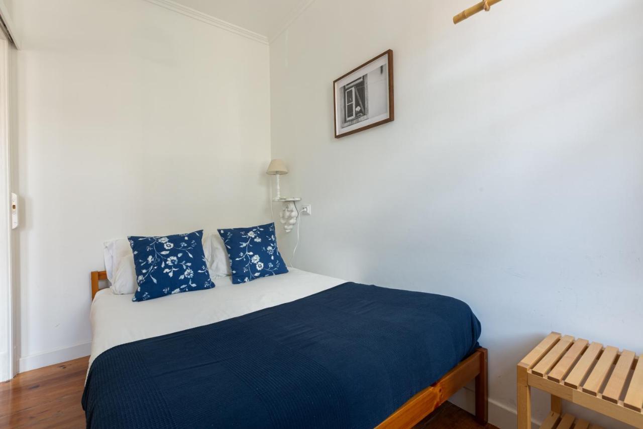 White & Blue Vintage Home In Graca Lisbon Exterior photo