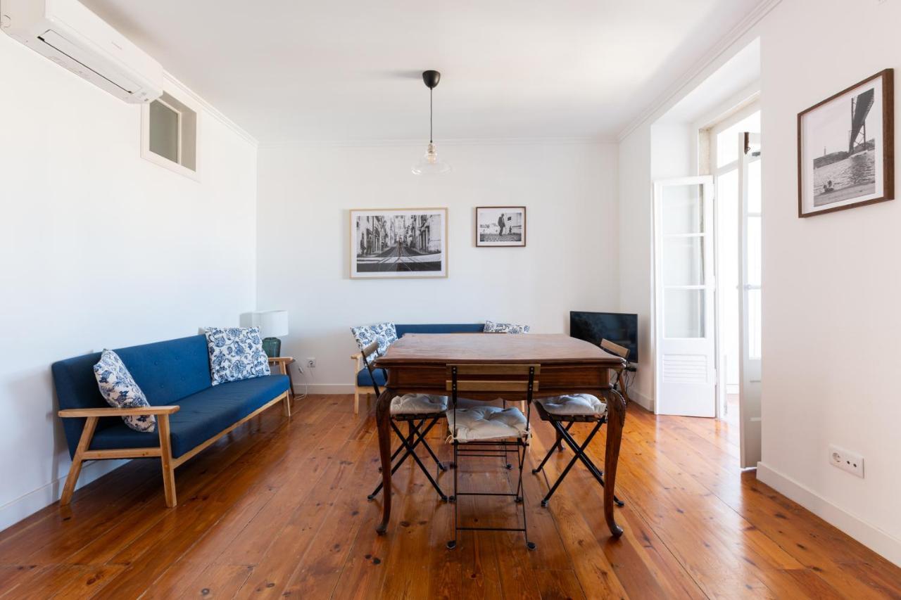 White & Blue Vintage Home In Graca Lisbon Exterior photo